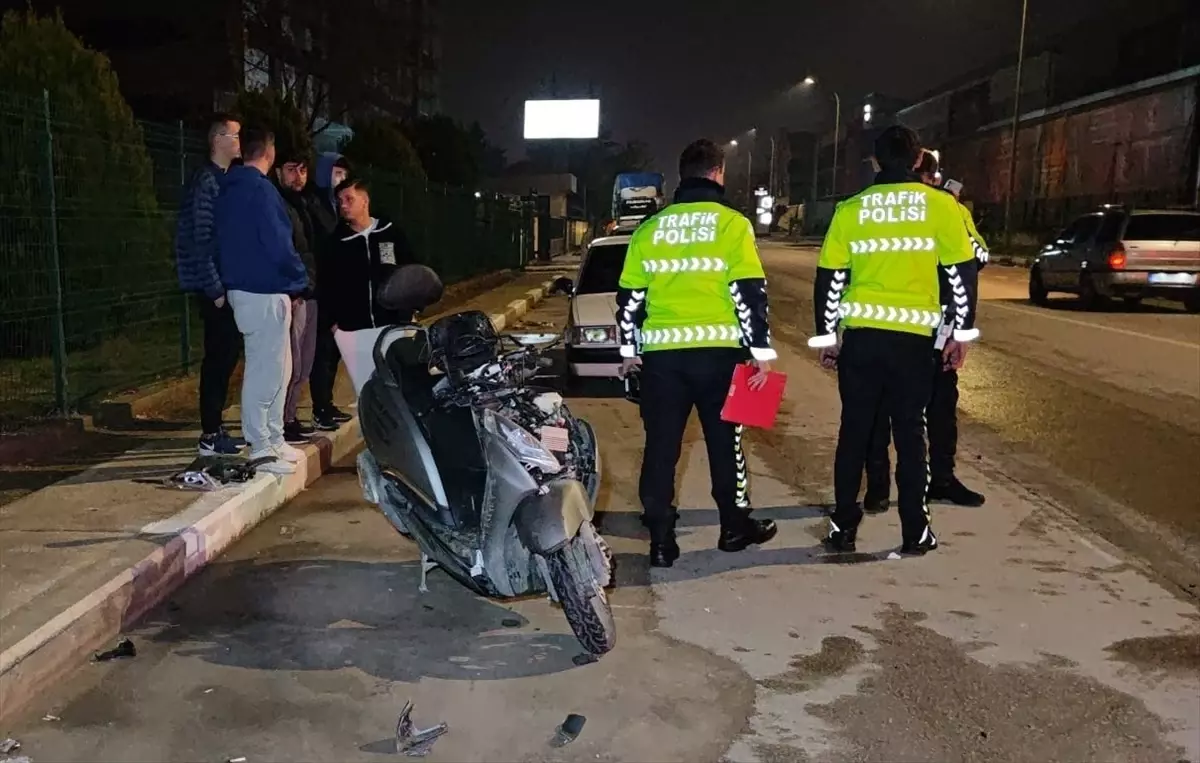 İnegöl\'de Motosiklet Kazası: Sürücü Ağır Yaralı