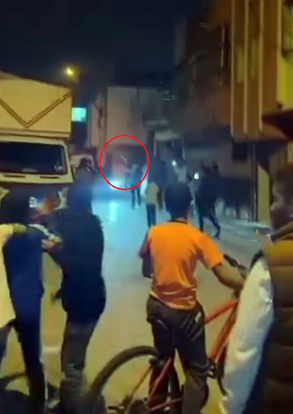 Adana\'da Cezaevinden Tahliye Olan Kişi İçin Kutlama: Havaya Ateş Açtılar