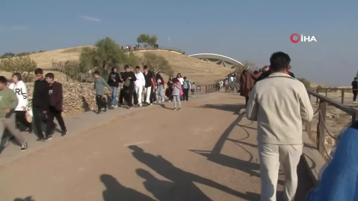 Göbeklitepe, Ara Tatilde Günde 10 Bin Ziyaretçiyi Ağırlıyor