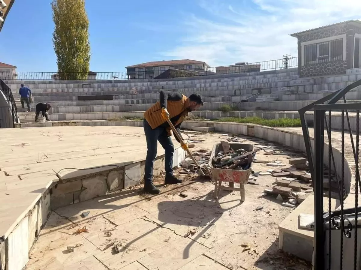 Gölbaşı Amfi Tiyatrosu\'nda Tadilat Çalışmaları Devam Ediyor