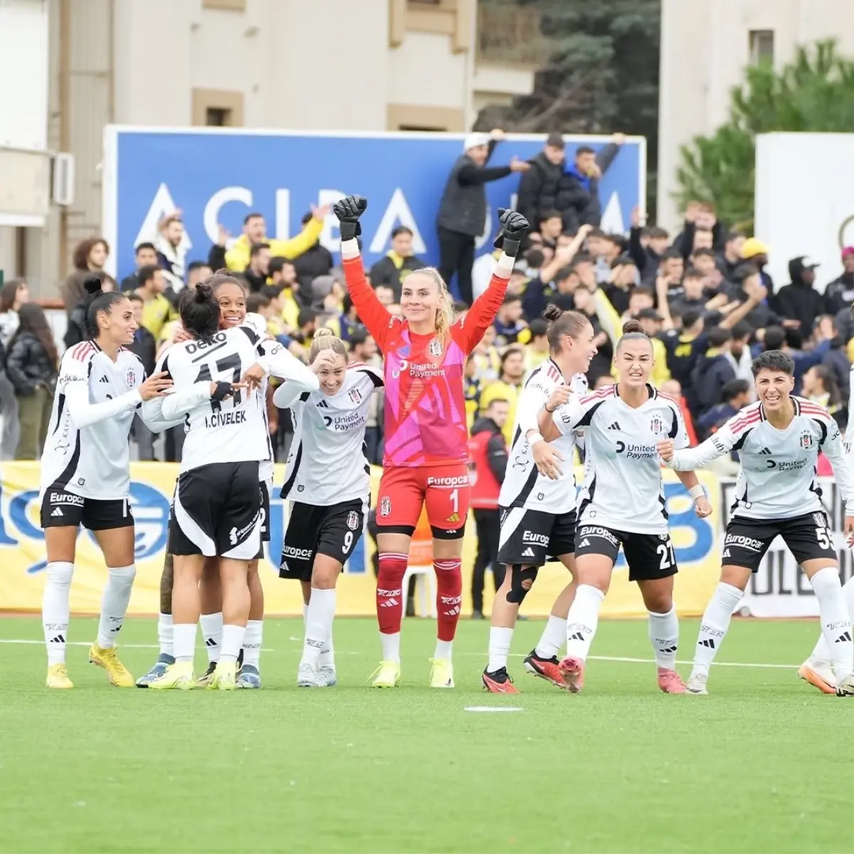 Beşiktaş, Fenerbahçe\'yi 2-0 Mağlup Ederek 6. Galibiyetini Aldı