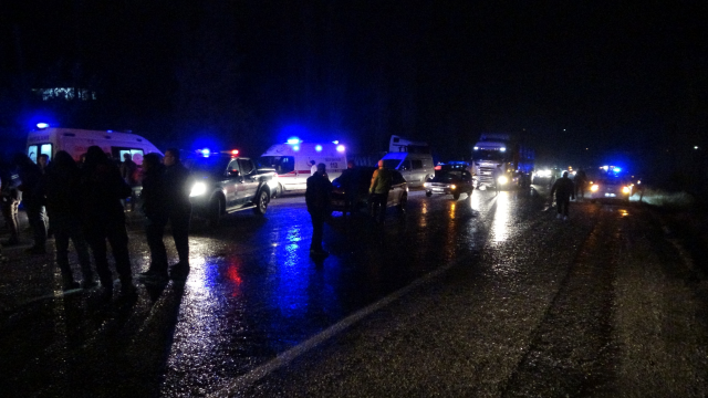 Malatya'da saman yüklü TIR devrildi: 1 polis şehit, 1 polis yaralı