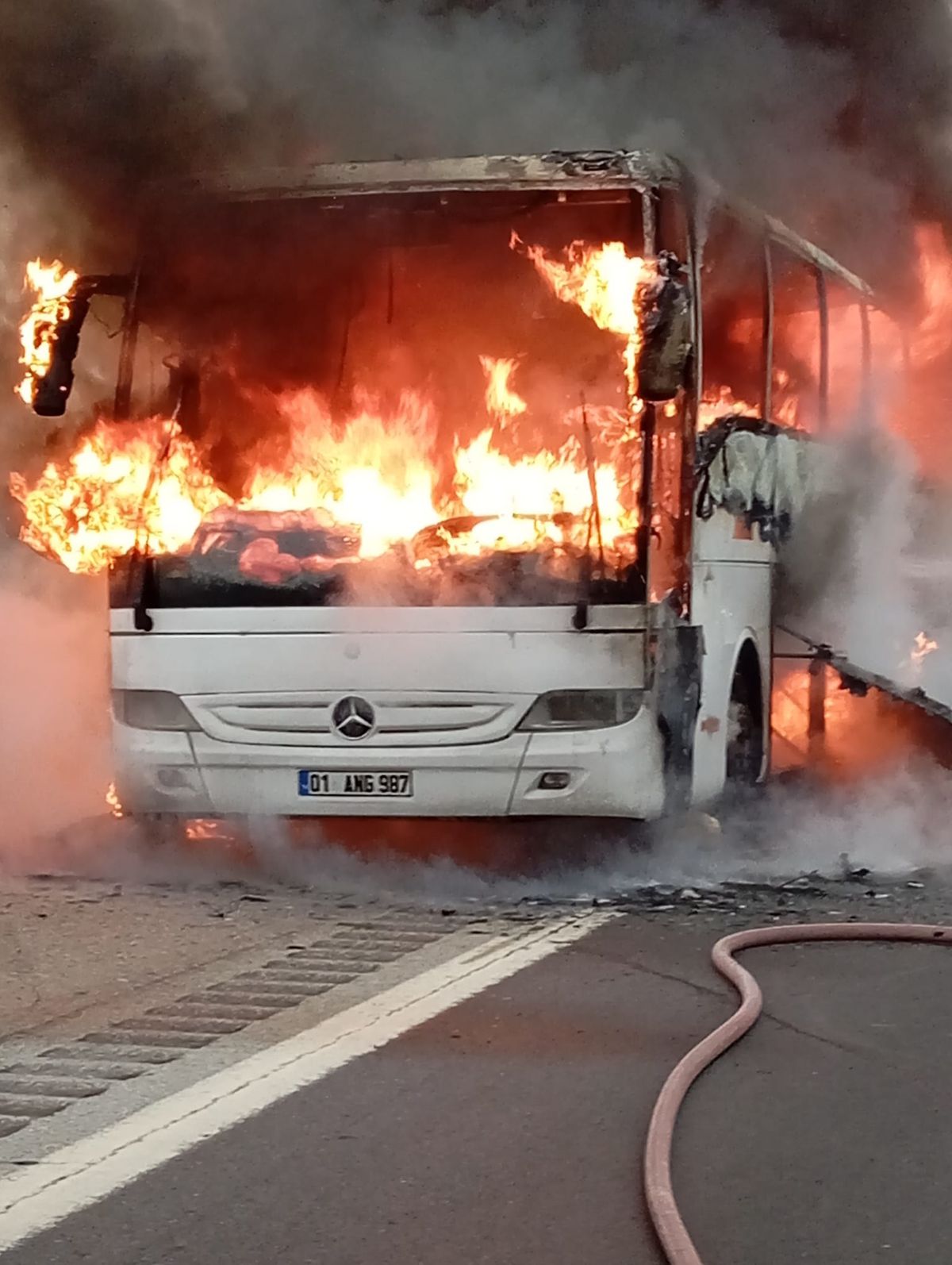 Adana Otoyolu\'nda Yolcu Otobüsü Yangın Çıkardı