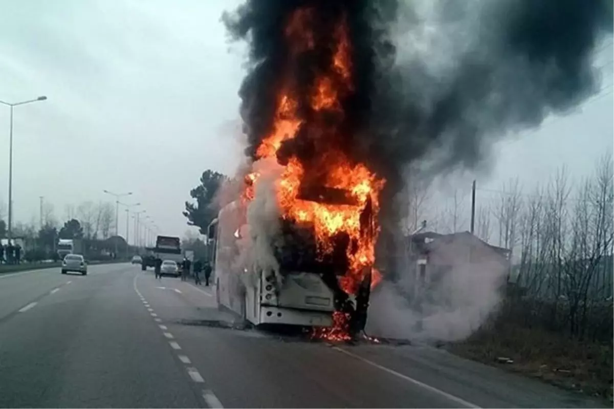 Samsun\'dan yola çıkan otobüs alev alev yandı, yolcular canını zor kurtardı