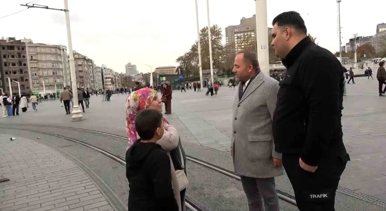 Taksim\'de Kaybolan Çocuk Ailesine Kavuştu