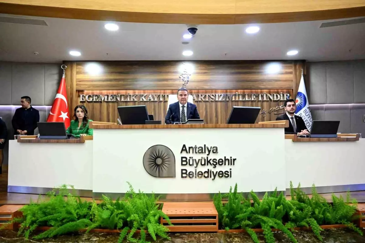 Antalya Büyükşehir Belediyesi\'nin 2025 Yılı Taslak Bütçesi Oy Birliğiyle Kabul Edildi