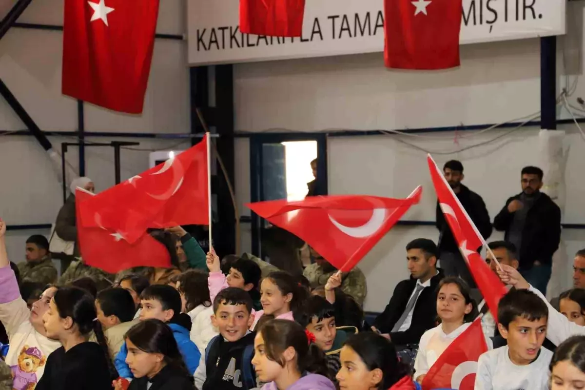 Çukurca\'da Askeri Bando Konseri Yoğun İlgi Gördü