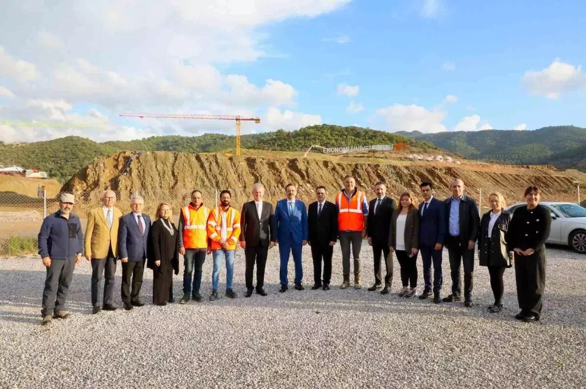 İzmir Ekonomi Üniversitesi\'nin Yeni Kampüsü İncelendi