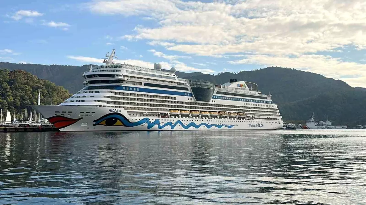 Aida Blu, Marmaris\'e Demir Attı