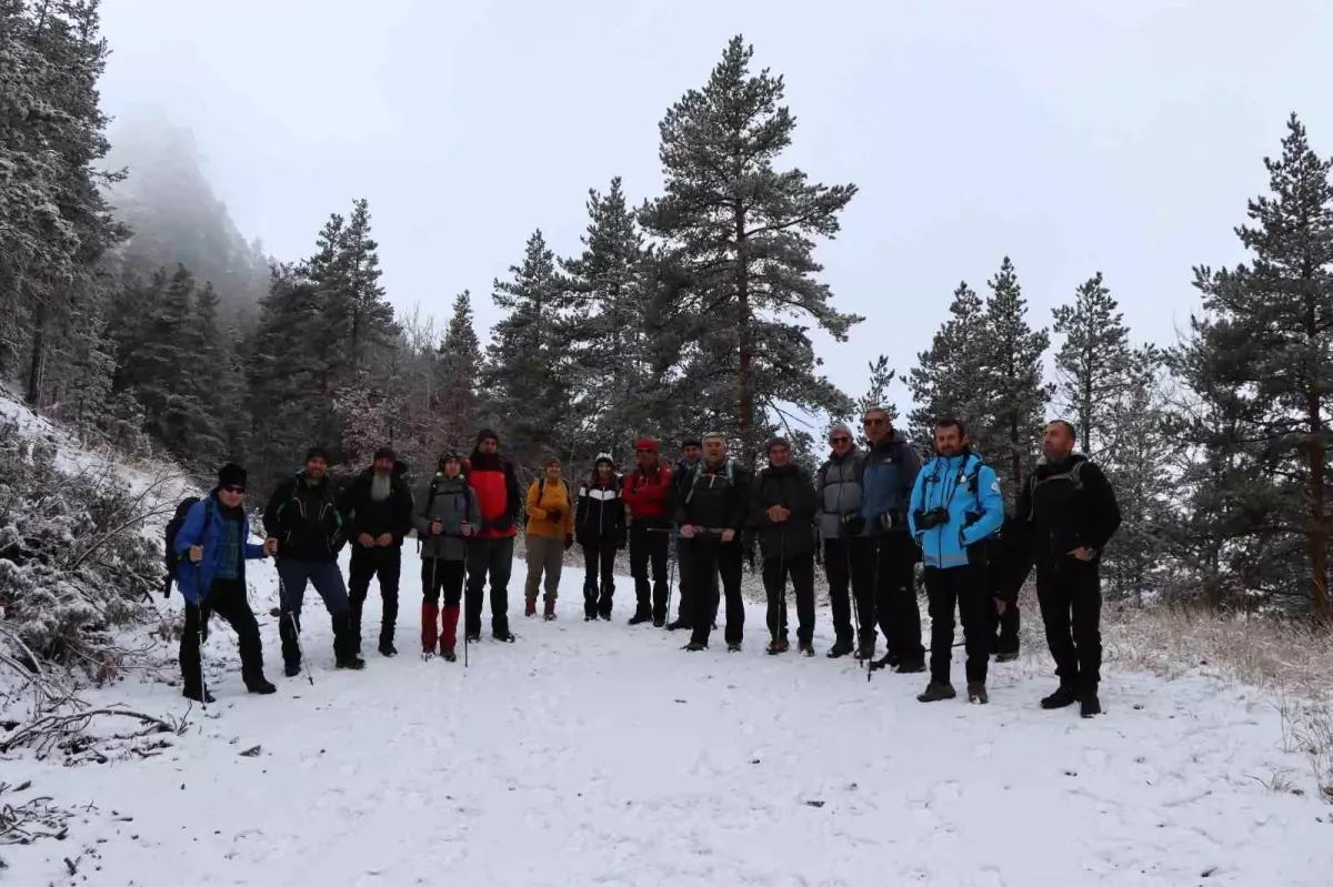 Doğaseverler Kar ve Sis Eşliğinde Yürüdü