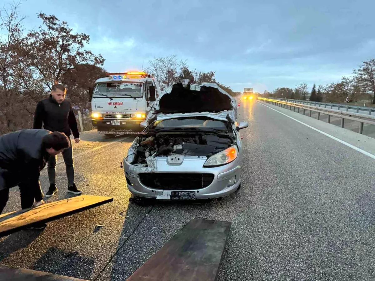 Afyonkarahisar\'da Trafik Kazası: 2 Yaralı