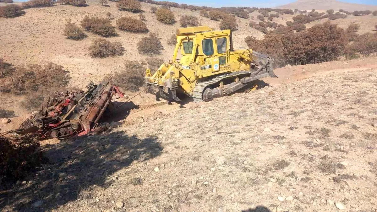 Kayseri Büyükşehir Belediyesi, Şarampole Yuvarlanan Makineyi 4 Günde Kurtardı