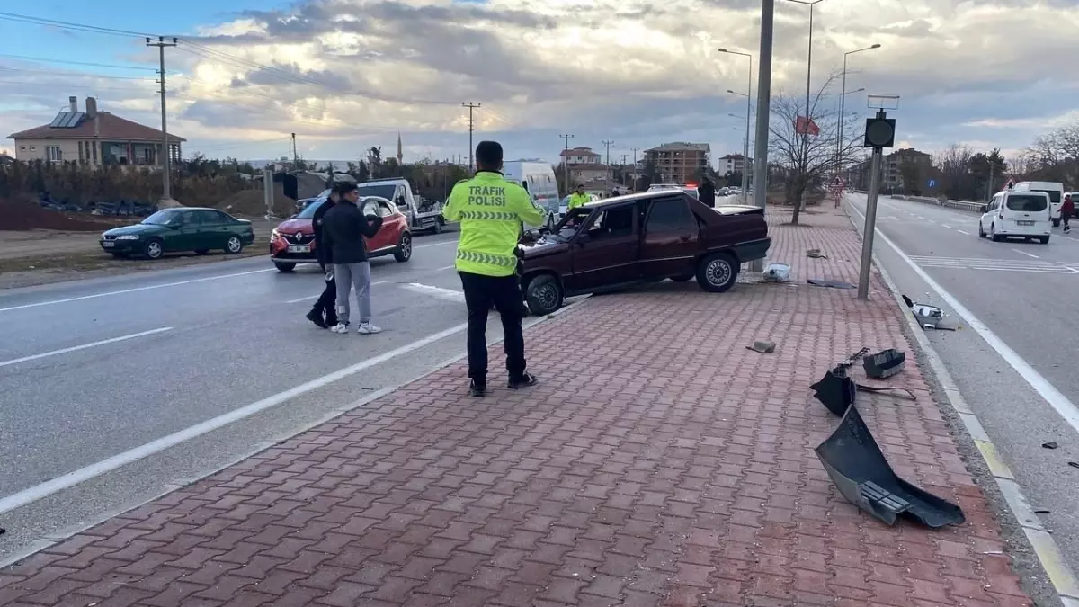 Kulu\'da Trafik Kazası: Sürücü Yaralandı