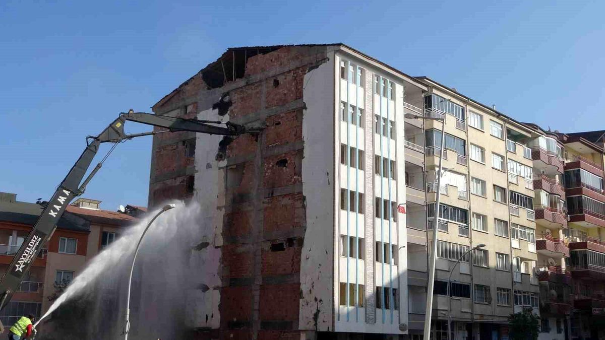 Malatya\'da Yıkım Çalışmaları Hızlandı