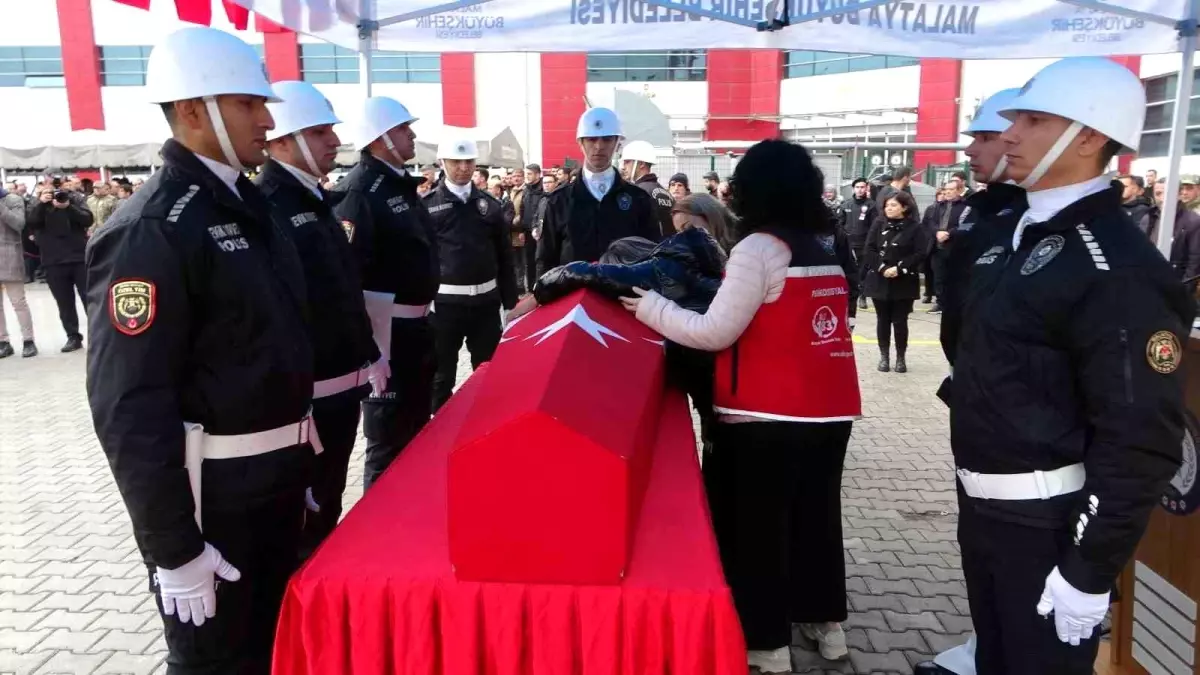 Malatya\'da kazada şehit olan polis memuru için tören düzenlendi