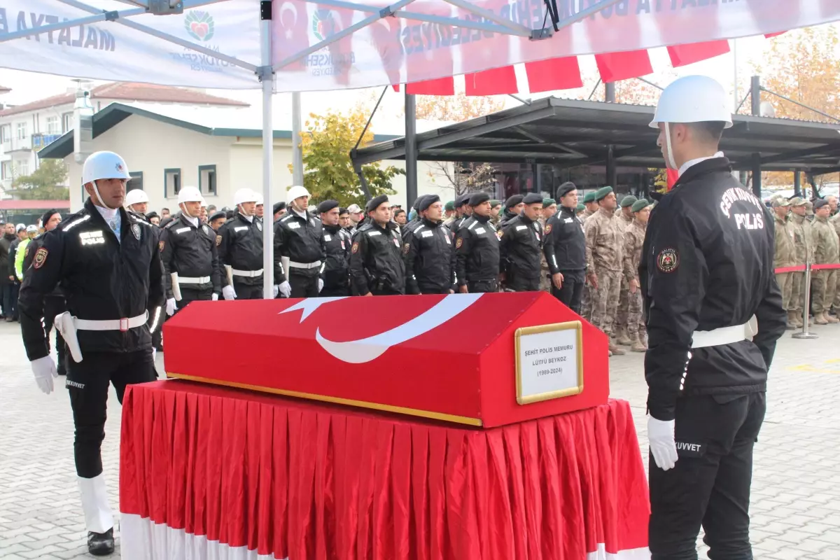 Şehit polis memuru için tören