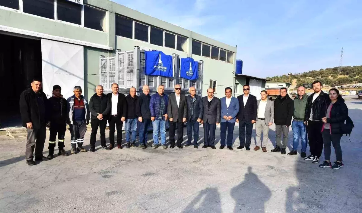 İzmir Büyükşehir Belediyesi\'nden Zeytin Üreticilerine Destek: Kasa Dağıtımı