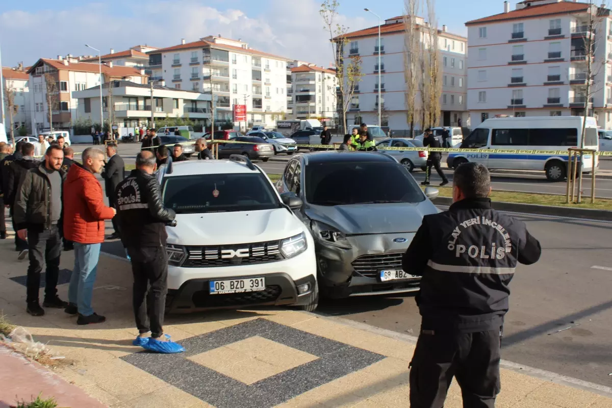 Aksaray\'da Park Yüzünden İki Taraf Arasında Bıçaklı Kavga: 2 Yaralı