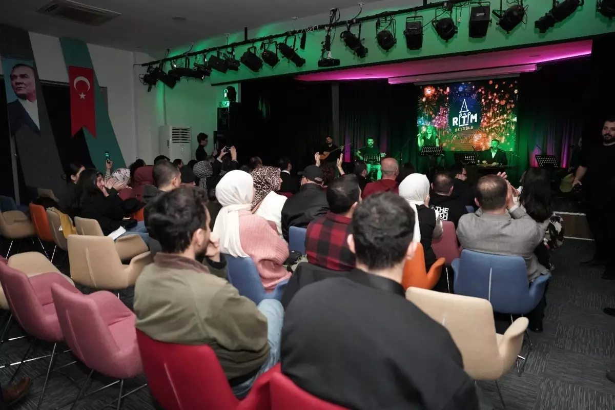 Ritim Beyoğlu Grubu İlk Konserle Büyüledi