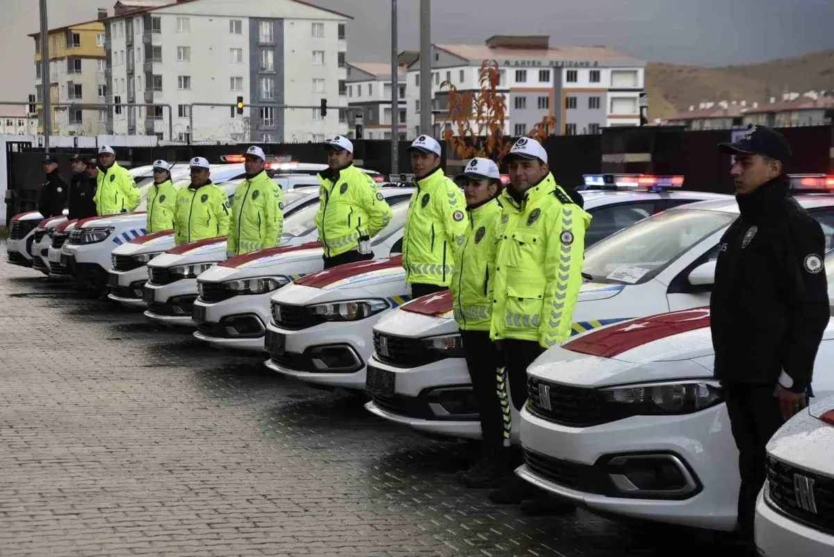 Bitlis\'te Emniyet Teşkilatına 12 Yeni Araç Teslim Edildi