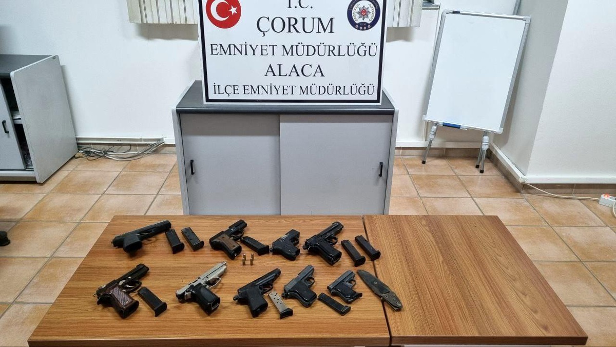 Çorum\'da 9 Tabanca Ele Geçirildi