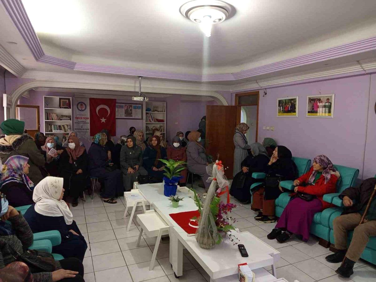 Diyarbakır\'da Kadın Muhtarlardan Kanser Hastalarına Moral Ziyareti