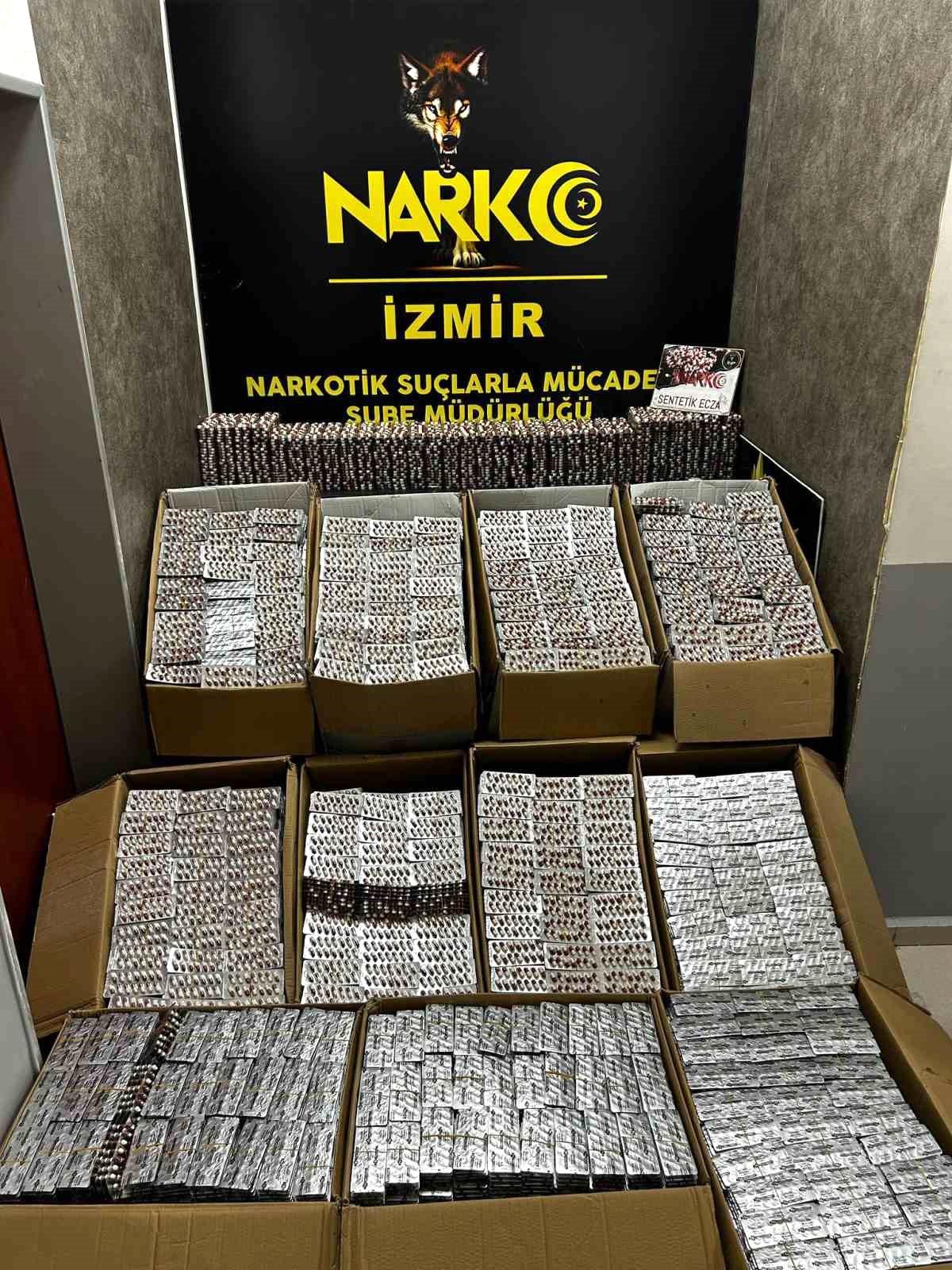 İzmir\'de Uyuşturucu Operasyonu: 295 Bin Hap Ele Geçirildi