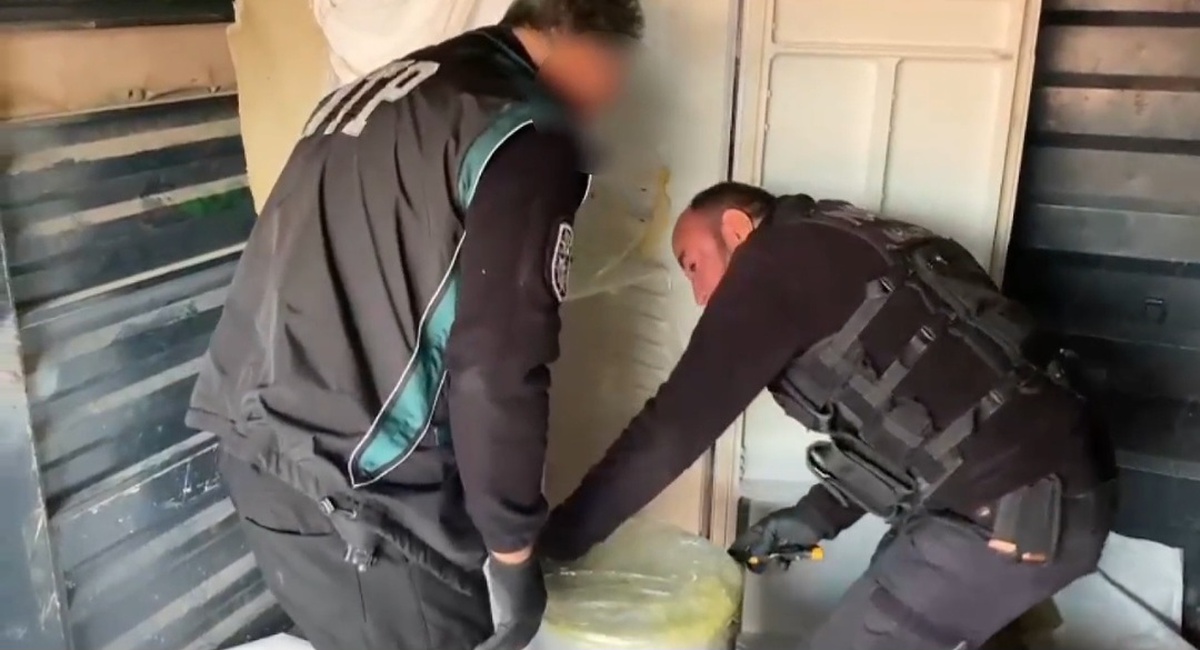 Malatya\'da Kamyonette Uyuşturucu Ele Geçirildi, 3 Şüpheli Tutuklandı