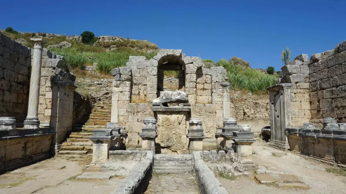 Perge Antik Kenti\'nde Kestros Çeşmesi Yeniden Suya Kavuştu