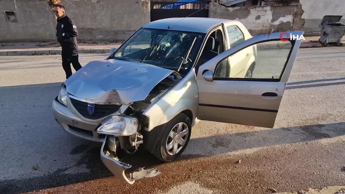 Ağaçla Çarpan Araçtan Yaralı Kurtuluş