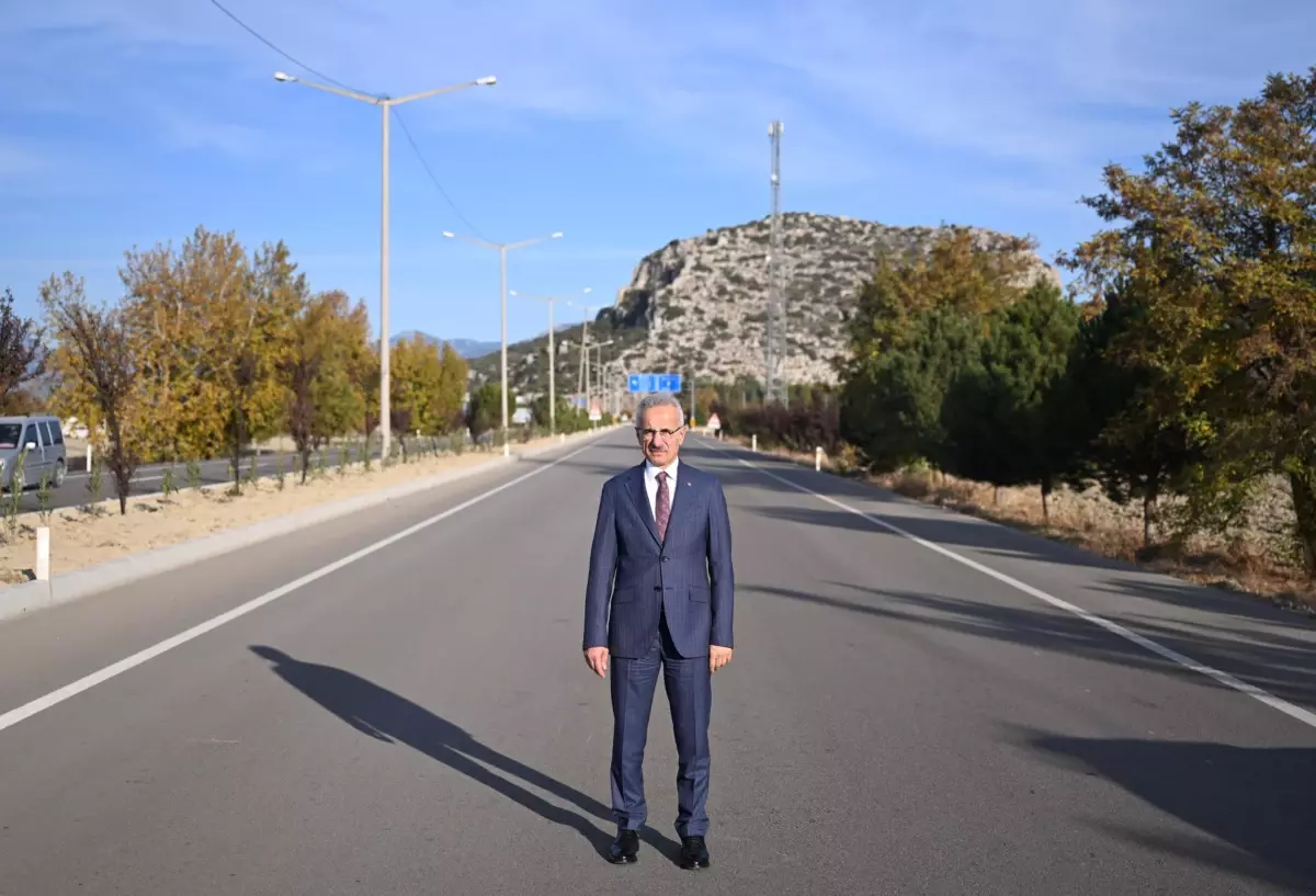 Antalya\'da Trafik Sorunlarına Çözüm: Yeni Kavşak ve Çevre Yolu Projeleri Başlıyor