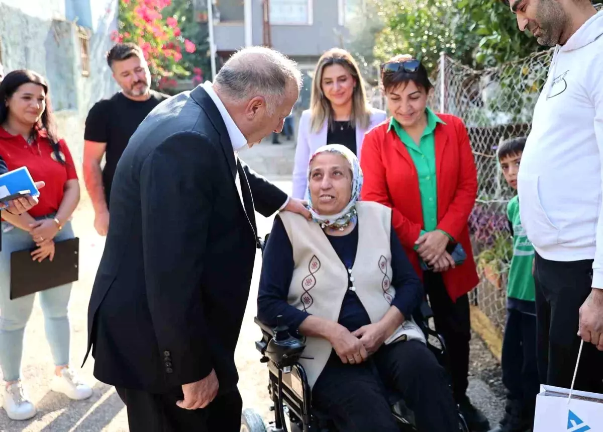 Yüreğir Belediye Başkanı, Engelli Vatandaşa Akülü Sandalye Hediye Etti