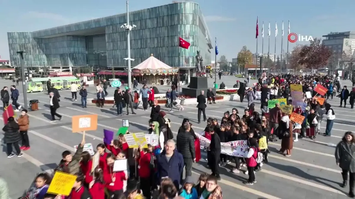 Bursa\'da Çocuk Hakları Festivali Coşkuyla Kutlandı