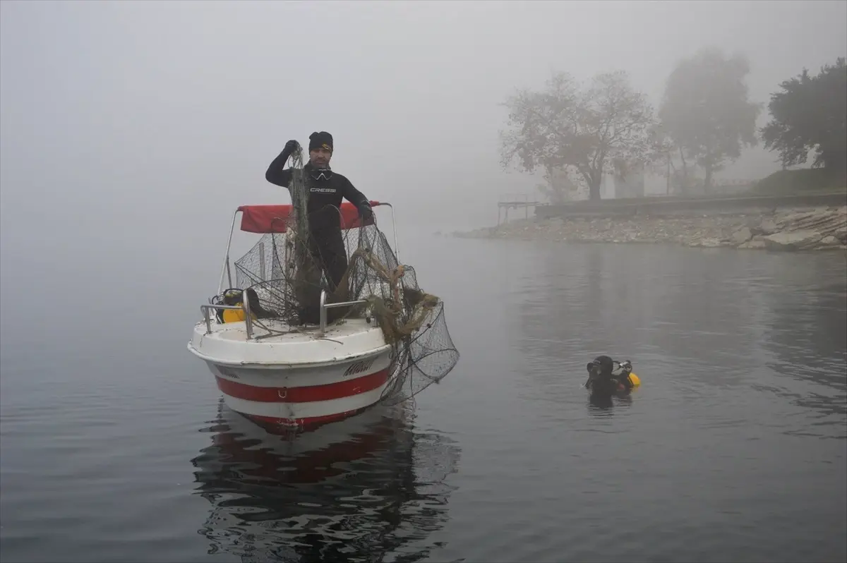 Sapanca Gölü\'nden Hayalet Ağlar Çıkartıldı