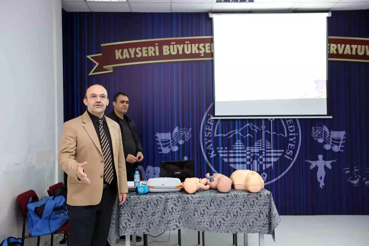 Kayseri Büyükşehir Belediyesi Personeline İlk Yardım Eğitimi