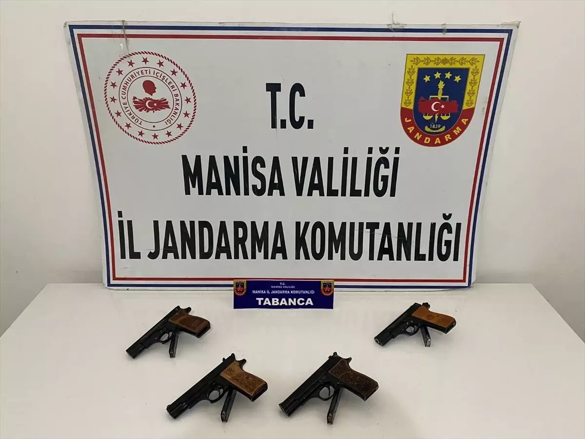 Manisa\'da Ruhsatsız 9 Tabanca Ele Geçirildi