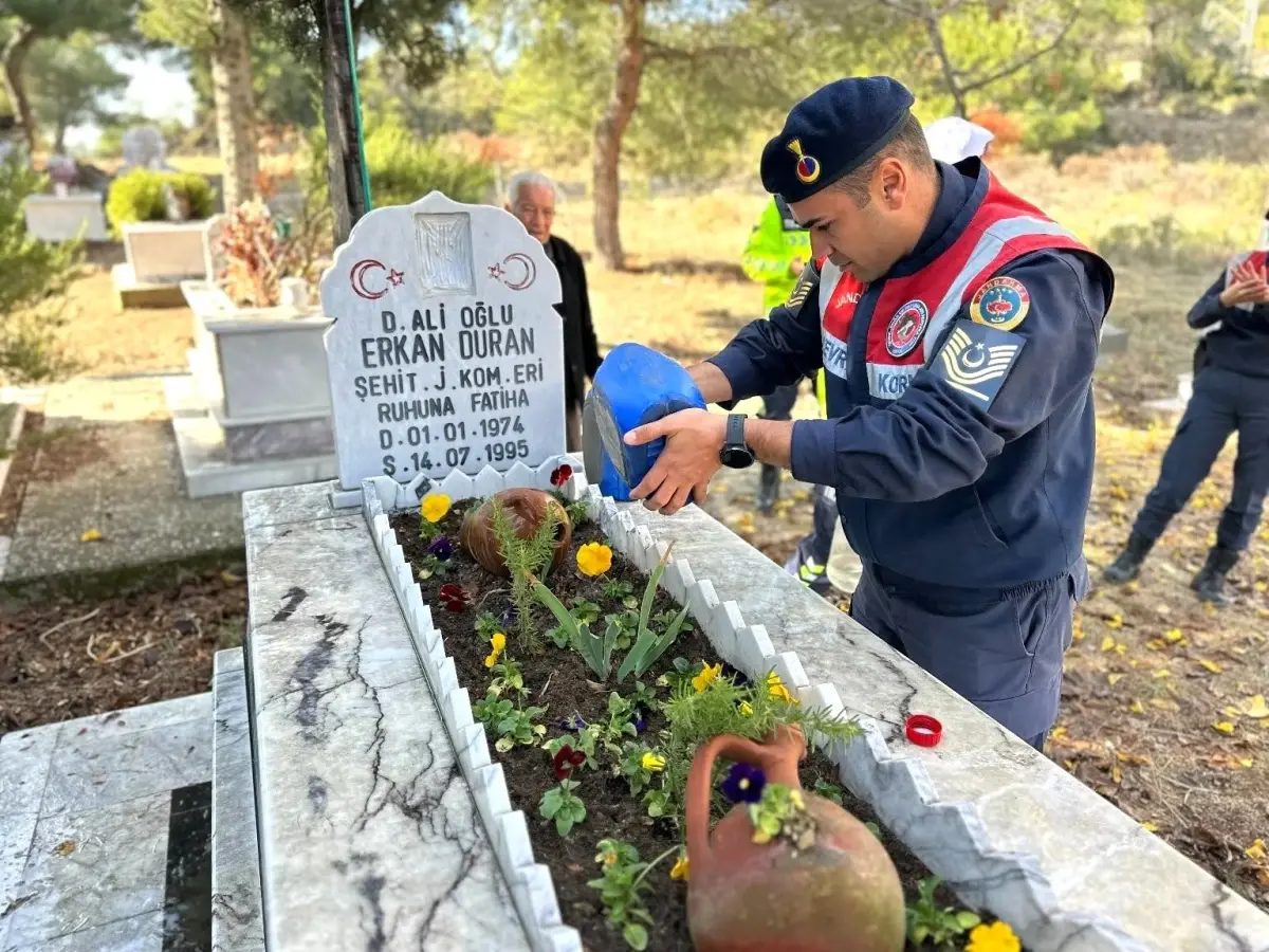 Jandarma Çine\'deki şehit ailesini unutmadı