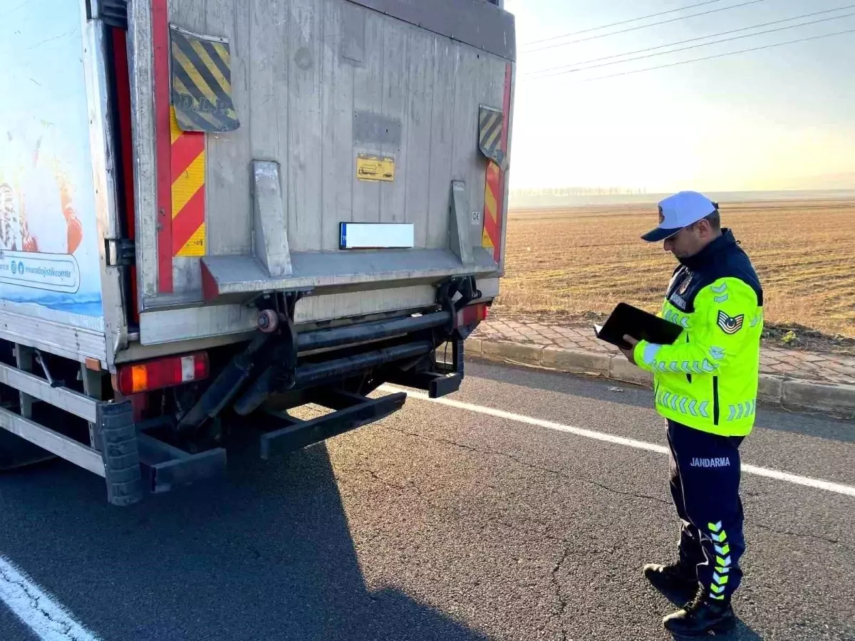 Kars\'ta Trafik Denetimi: 519 Araç Kontrol Edildi