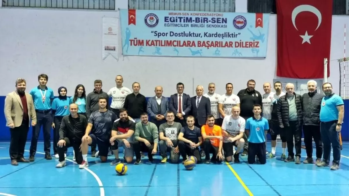 Kütahya\'da \'eğitim çalışanları voleybol turnuvası\' başladı