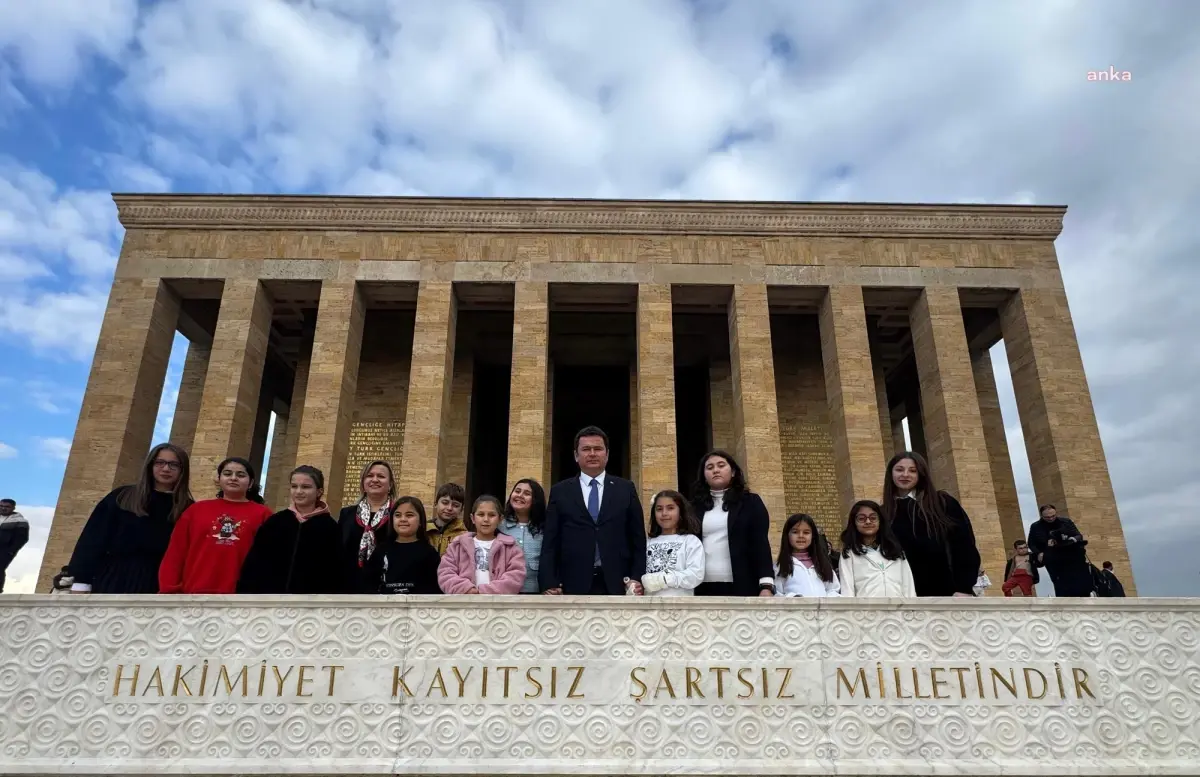 Osmangazi Belediye Başkanı Aydın, Çocuk Meclisi Üyesi Çocuklar ile Anıtkabir\'i Ziyaret Etti