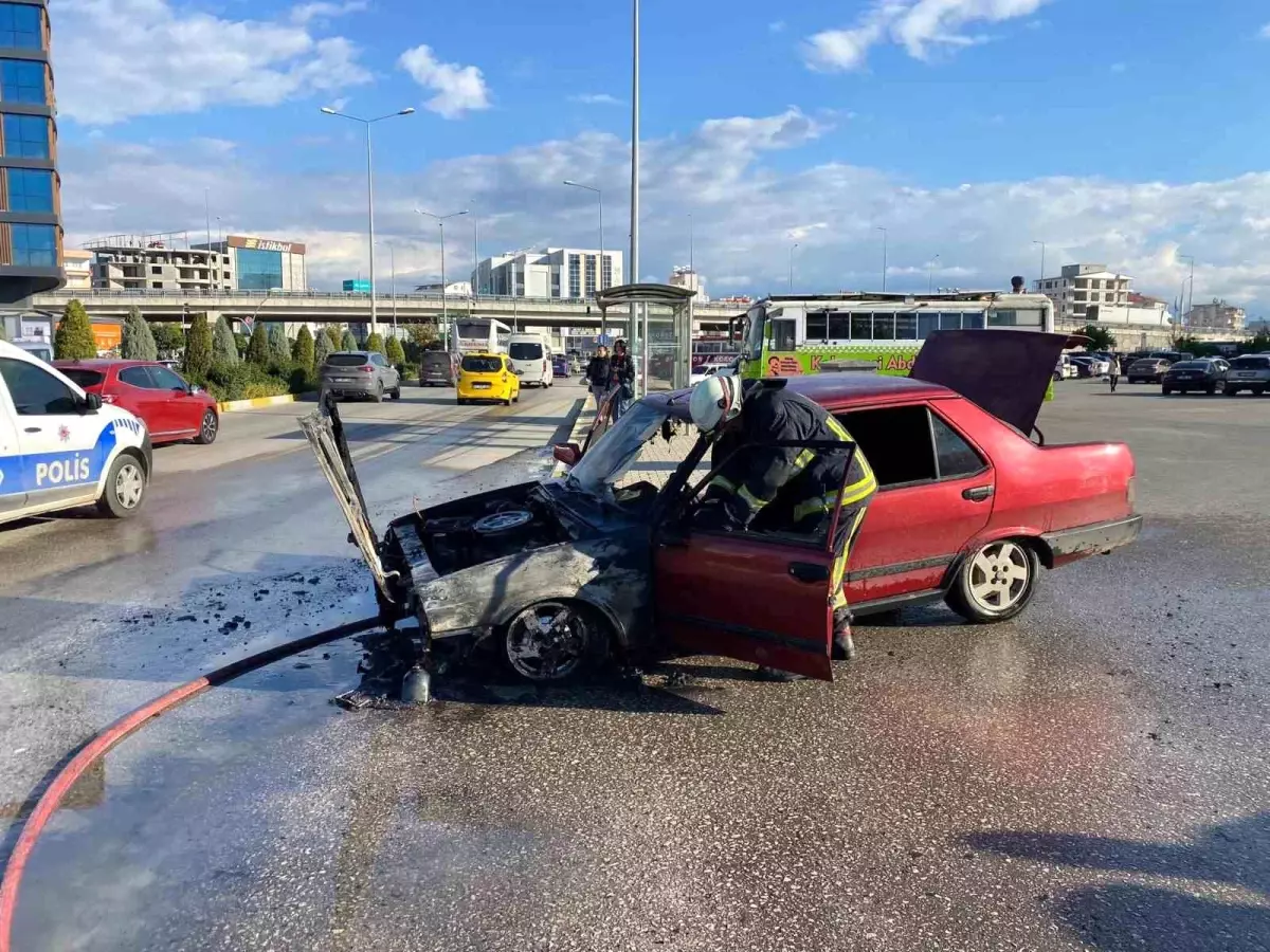 Antalya\'da Otoparkta Araç Yangını