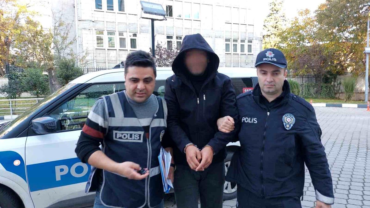 Samsun\'da Hırsızlık: Pazarlama Aracından Mutfak Eşyası Çalındı