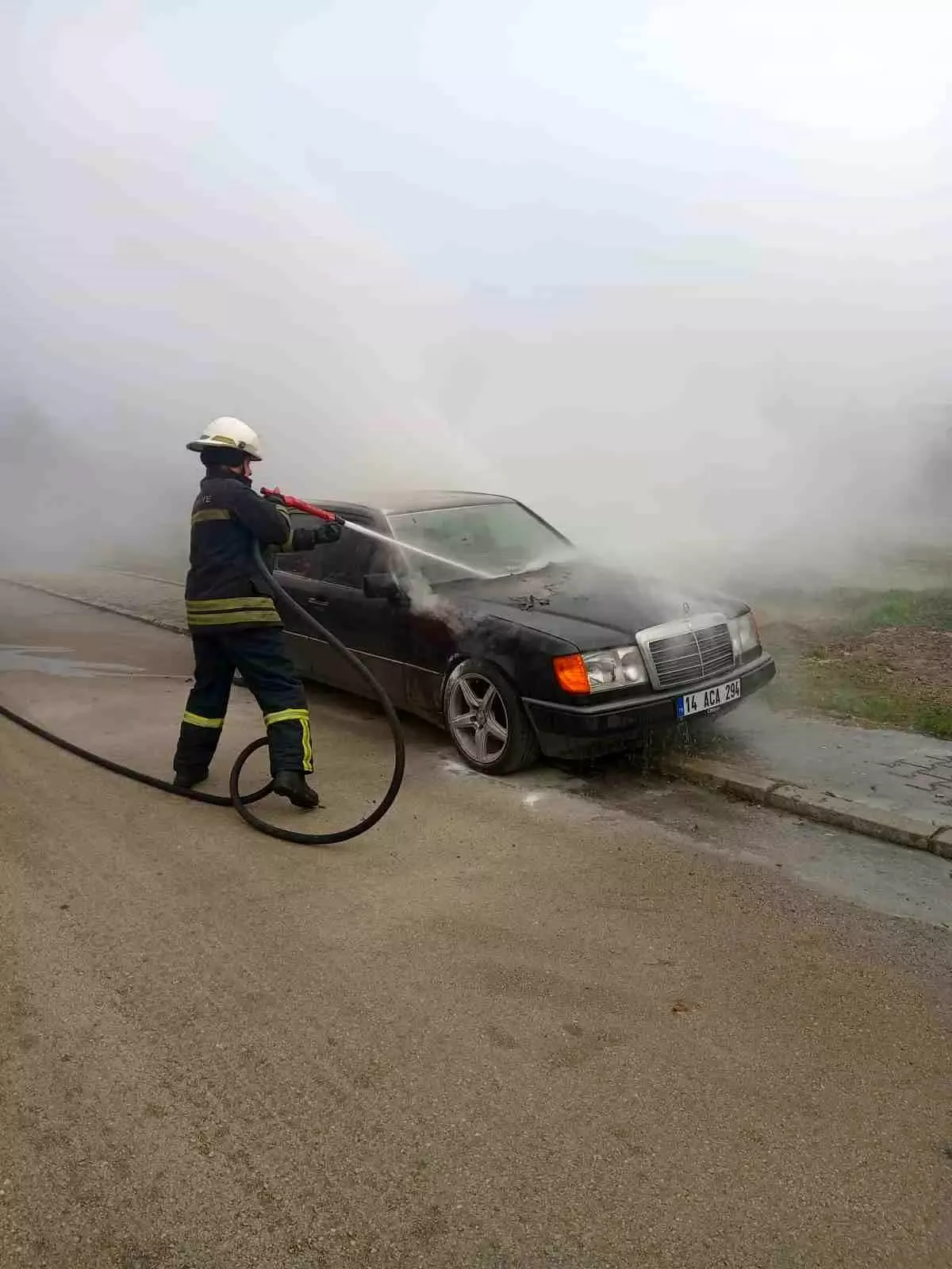 Bolu\'da Seyir Halindeki Otomobilin Motoru Yanmaktan Kurtarıldı