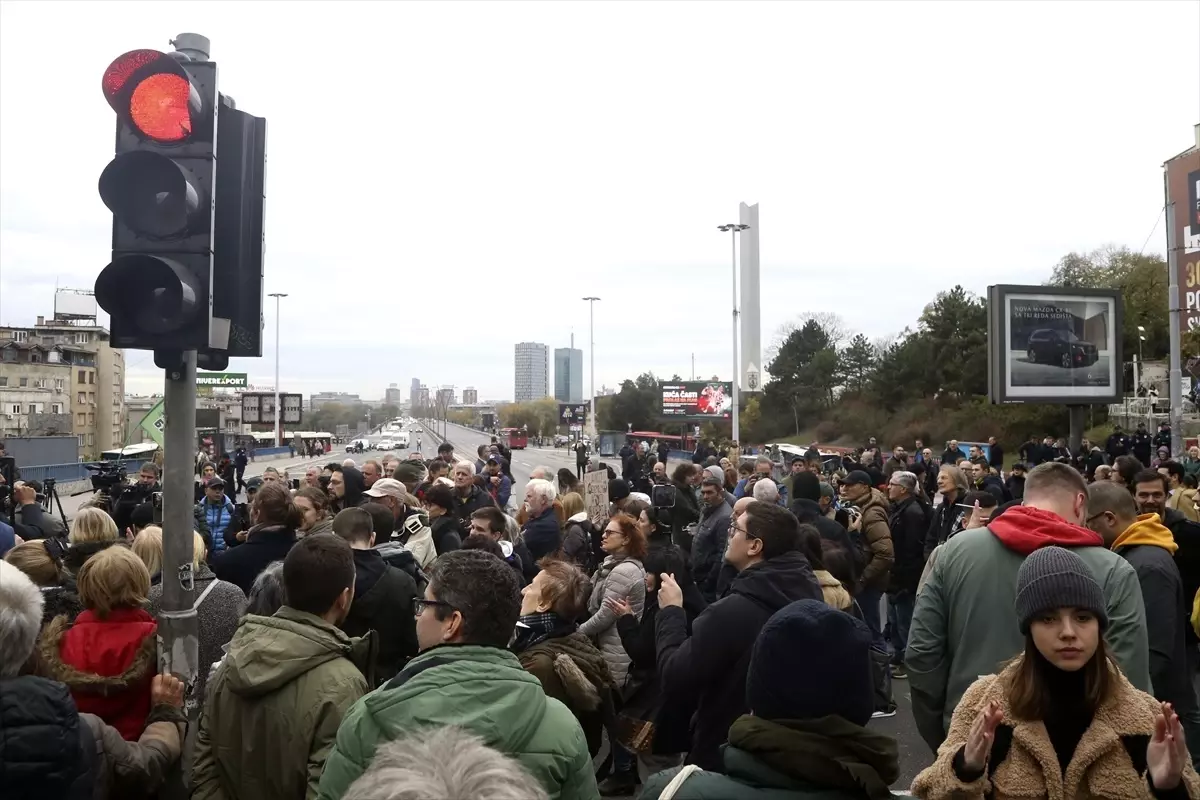 Belgrad\'da Eski Sava Köprüsü için Protesto