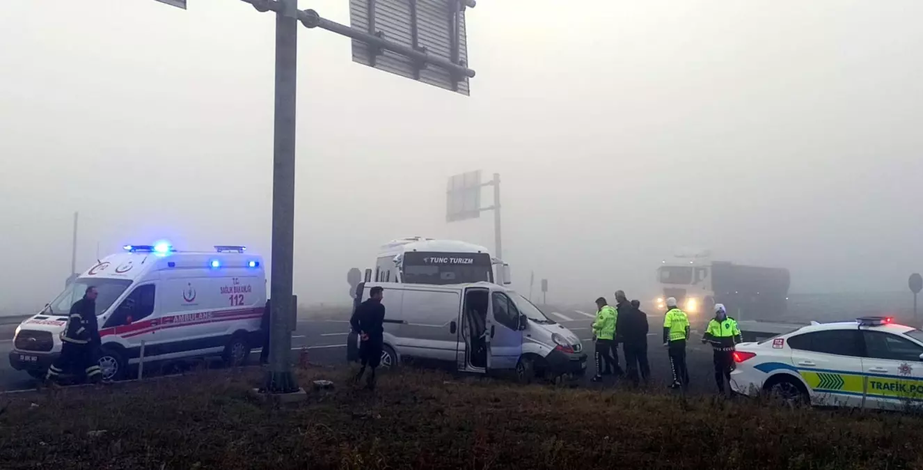 Tekirdağ\'da Yoğun Sis Nedeniyle Kaza: 4 Yaralı