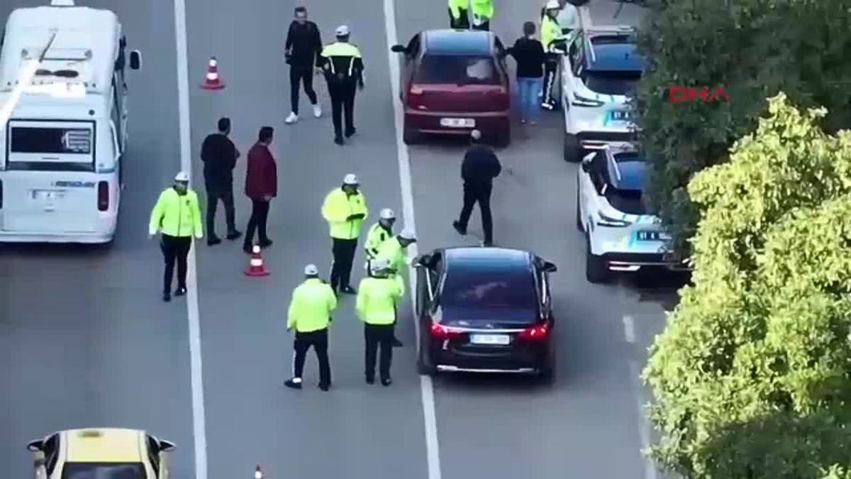 Adana\'da Yayalara Yol Vermeyen 29 Sürücüye Ceza Kesildi