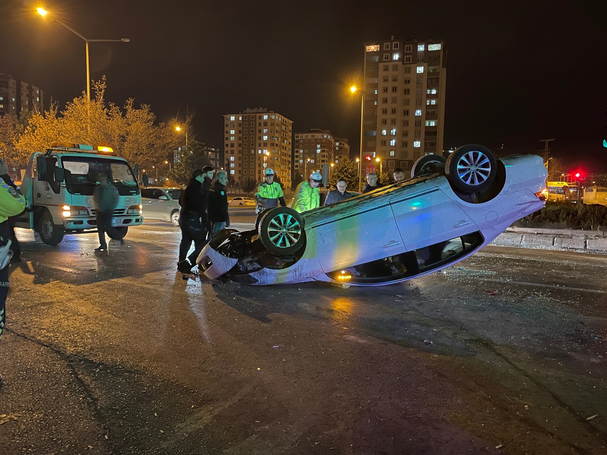 Kayseri\'de 15 Yaşındaki Sürücünün Kontrolündeki Araç Takla Attı