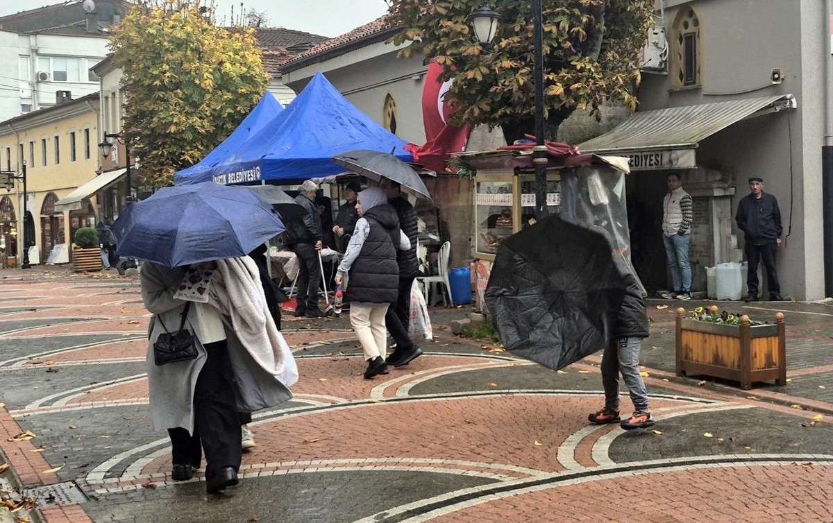 Bartın\'da Fırtına Zor Anlar Yaşattı