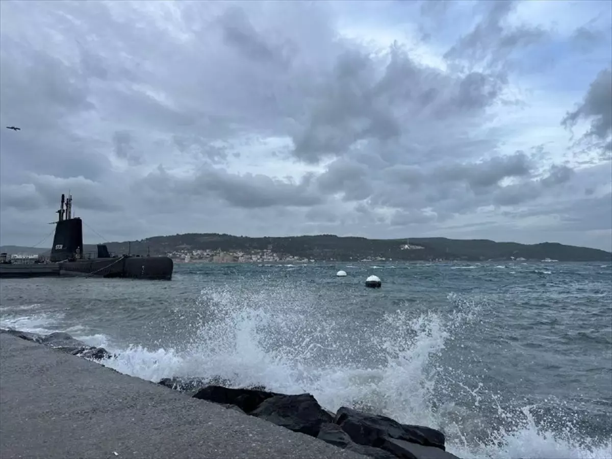 Çanakkale\'de Lodos Feribot Seferlerini İptal Etti