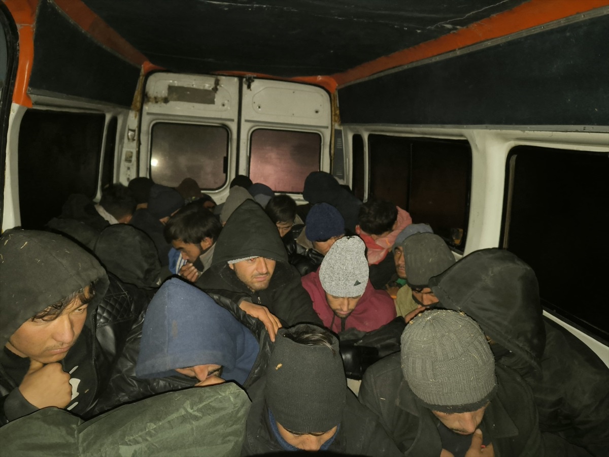 Ağrı\'da 60 Düzensiz Göçmen Yakalandı
